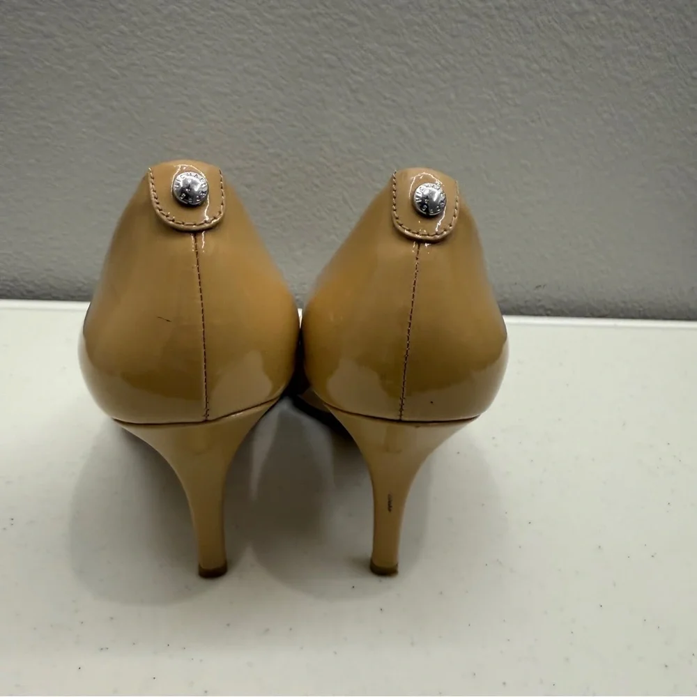 Michael Kors Beige Patent Leather Heels Size 10 Womens Designer Shoes
